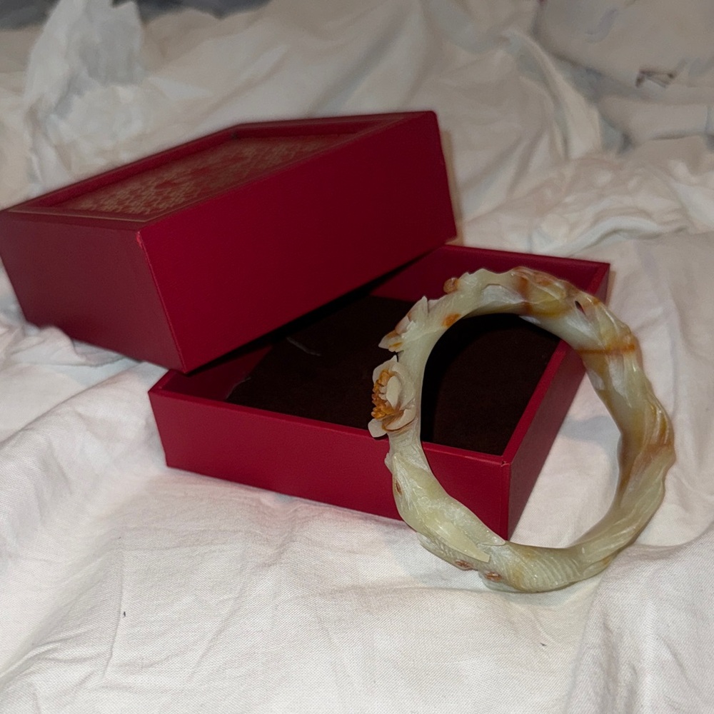 Fox Carving Jade Bangle